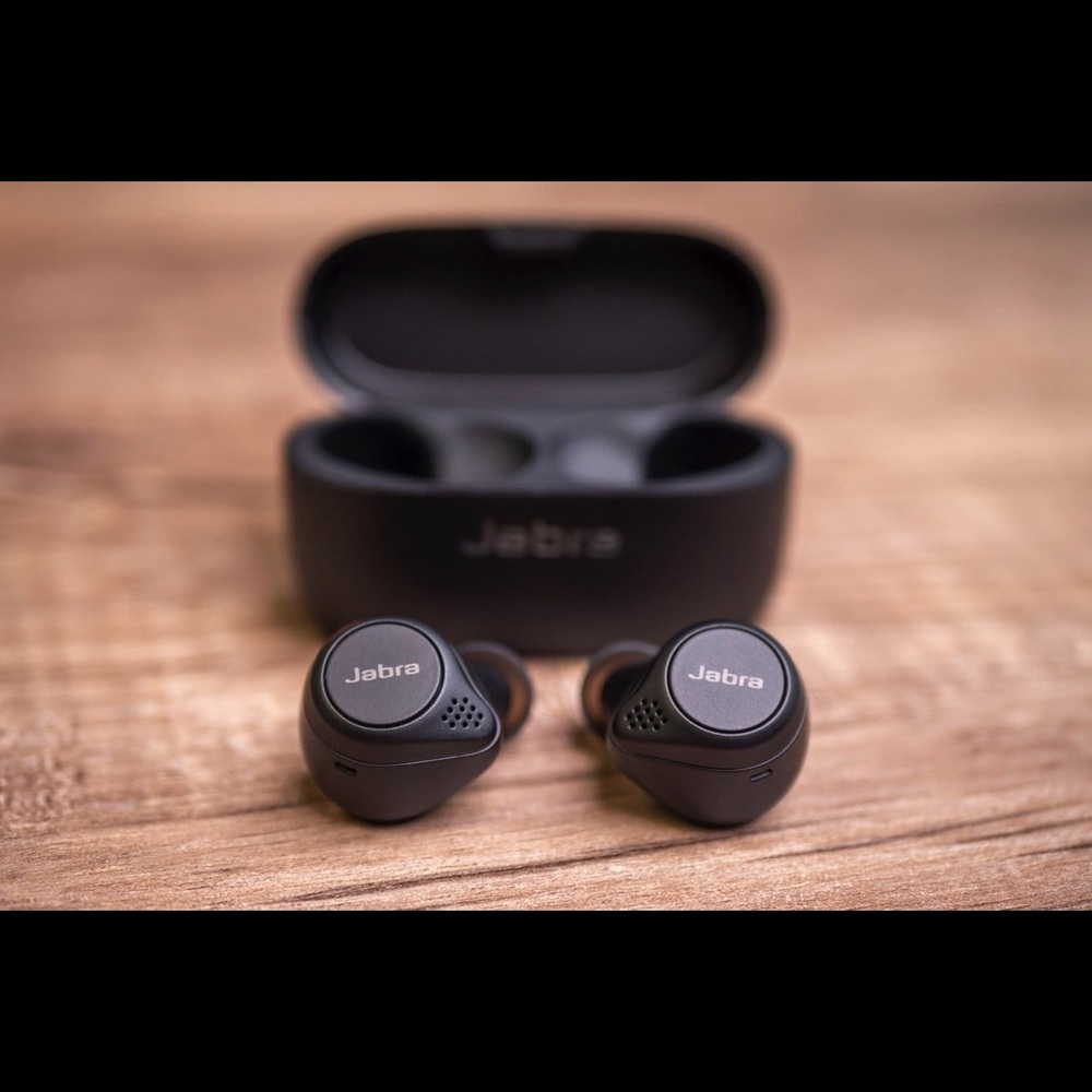 NIB black Jabra Elite 75t earbuds / 2 charging cases